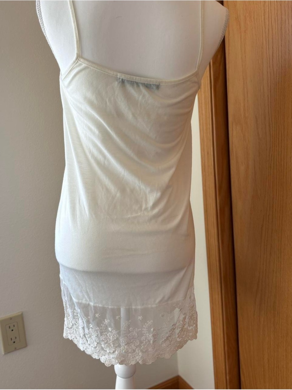 O2 Collection Ivory Scoop Neck Tank - Picture 5 of 6